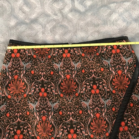 Express Patterned Mini Skirt - Picture 7 of 8